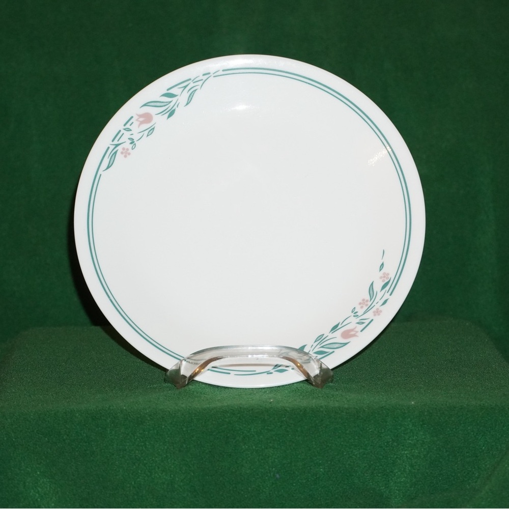 Dish it out 🍽️ on this Corelle salad plate!